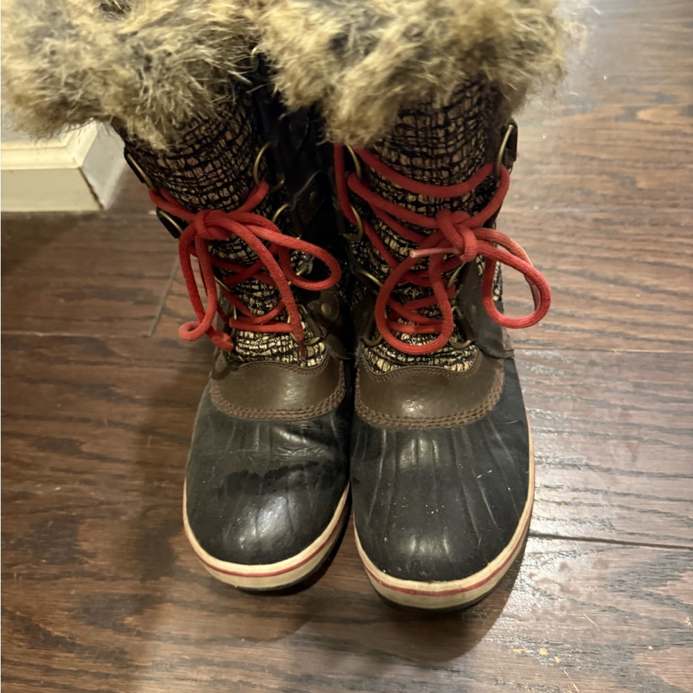 Sorel Women's Black and Brown Winter Boots with Red Laces